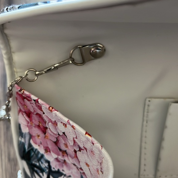 Beautiful Floral Clutch - Picture 7 of 7